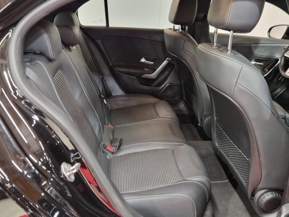 MERCEDES-BENZ A 2023