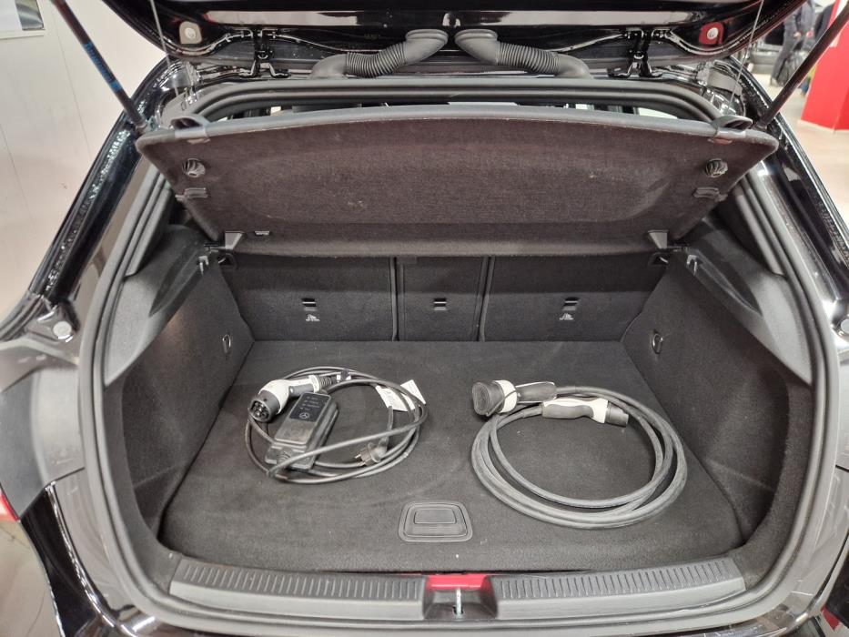 MERCEDES-BENZ A 2023