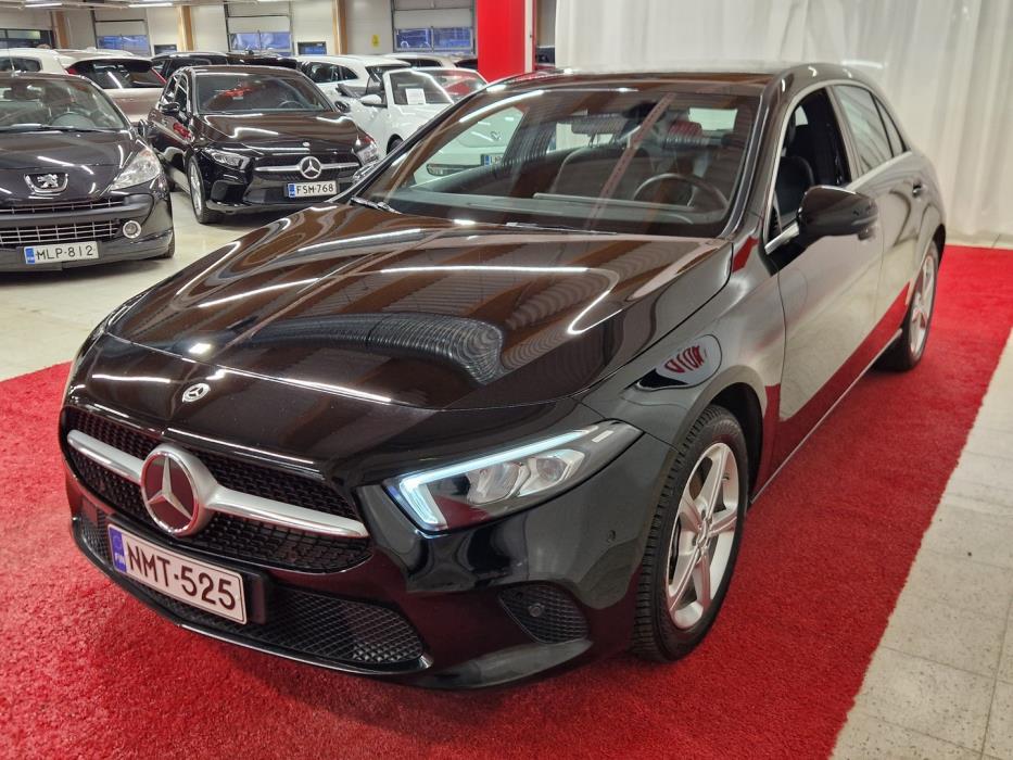 MERCEDES-BENZ A 2023