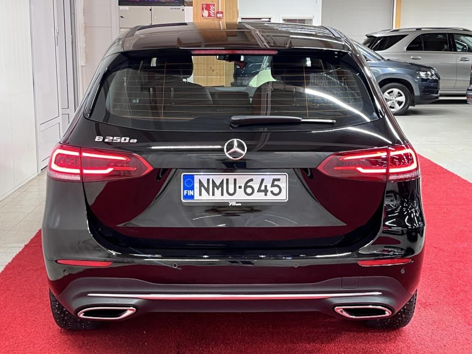 MERCEDES-BENZ B 2023