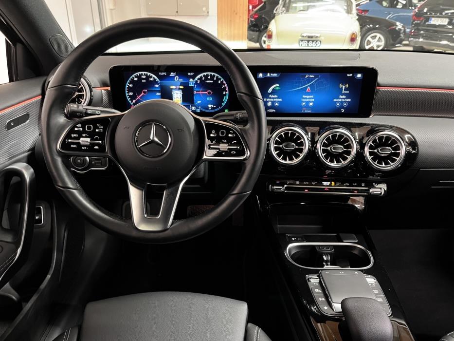 MERCEDES-BENZ A 2023