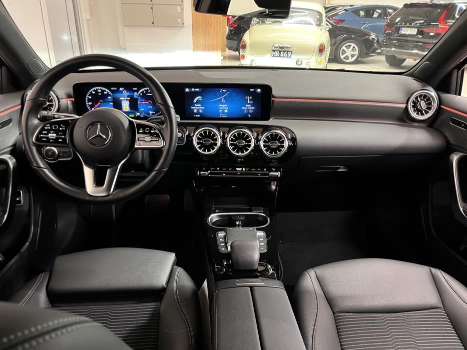 MERCEDES-BENZ A 2023