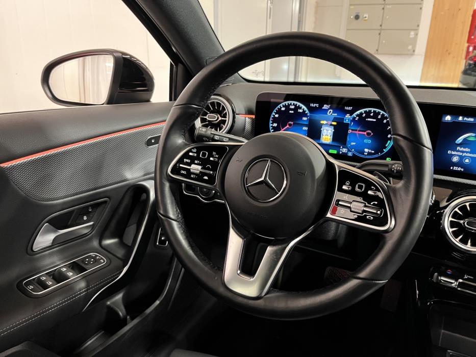 MERCEDES-BENZ A 2023