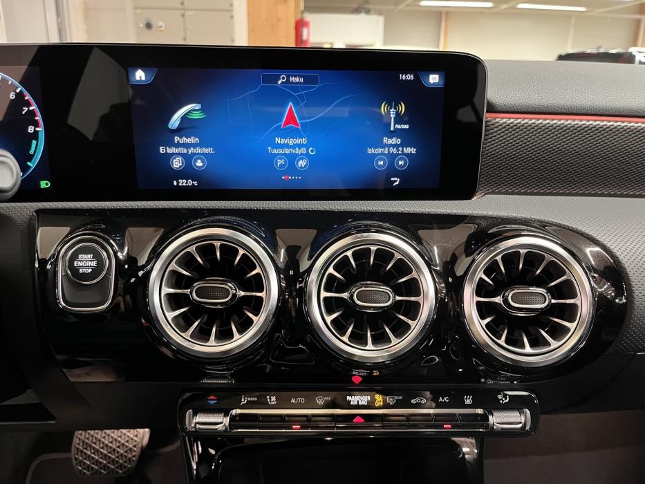 MERCEDES-BENZ A 2023