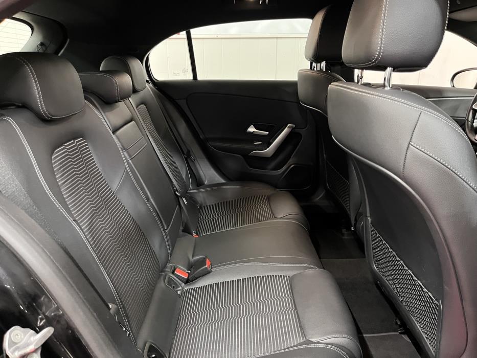 MERCEDES-BENZ A 2023