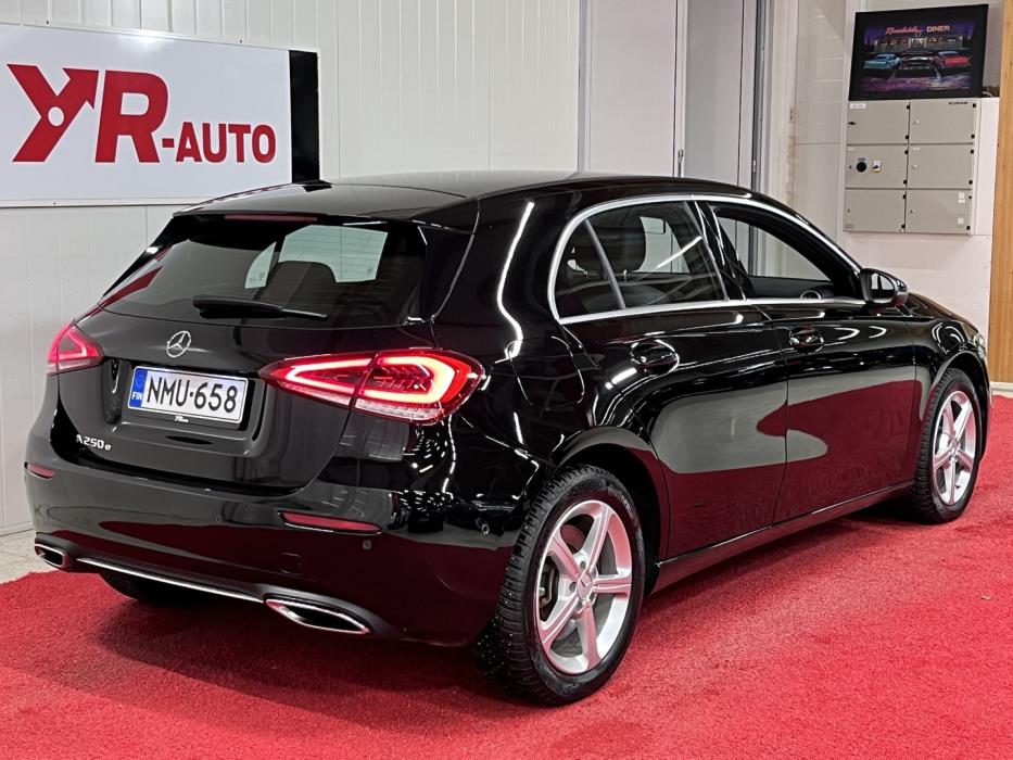 MERCEDES-BENZ A 2023