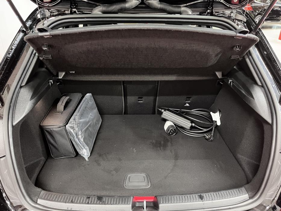 MERCEDES-BENZ A 2023