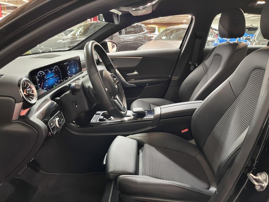 MERCEDES-BENZ A 2023