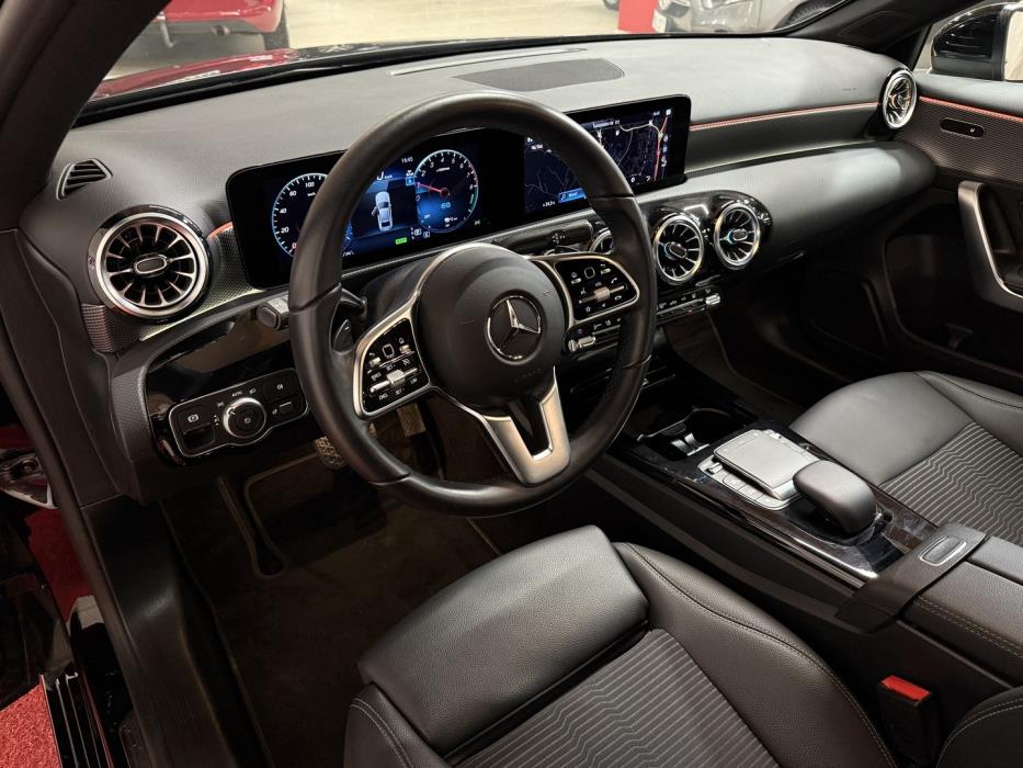 MERCEDES-BENZ A 2023