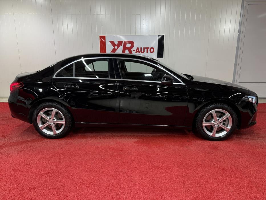 MERCEDES-BENZ A 2023