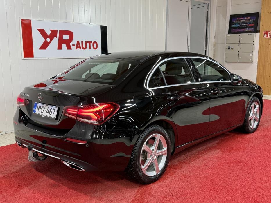 MERCEDES-BENZ A 2023