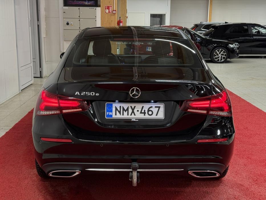 MERCEDES-BENZ A 2023