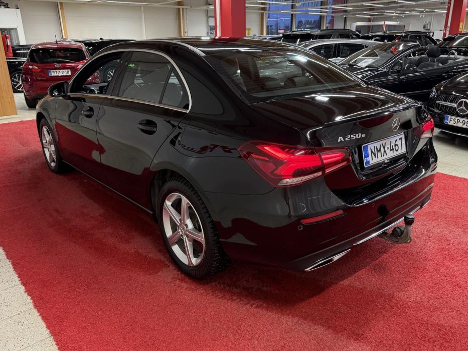 MERCEDES-BENZ A 2023