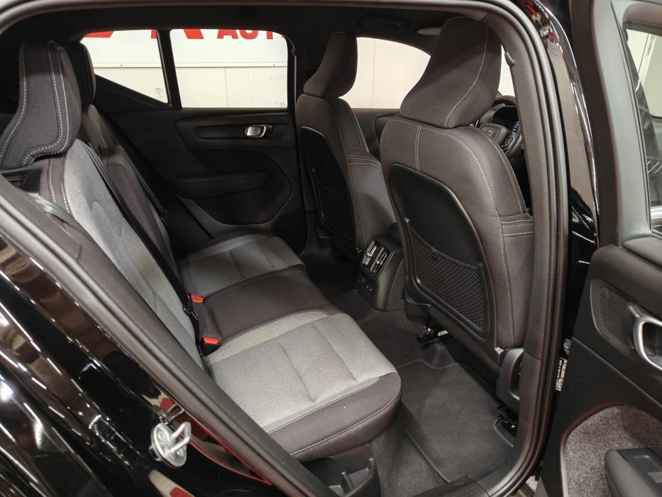 VOLVO XC40 2023