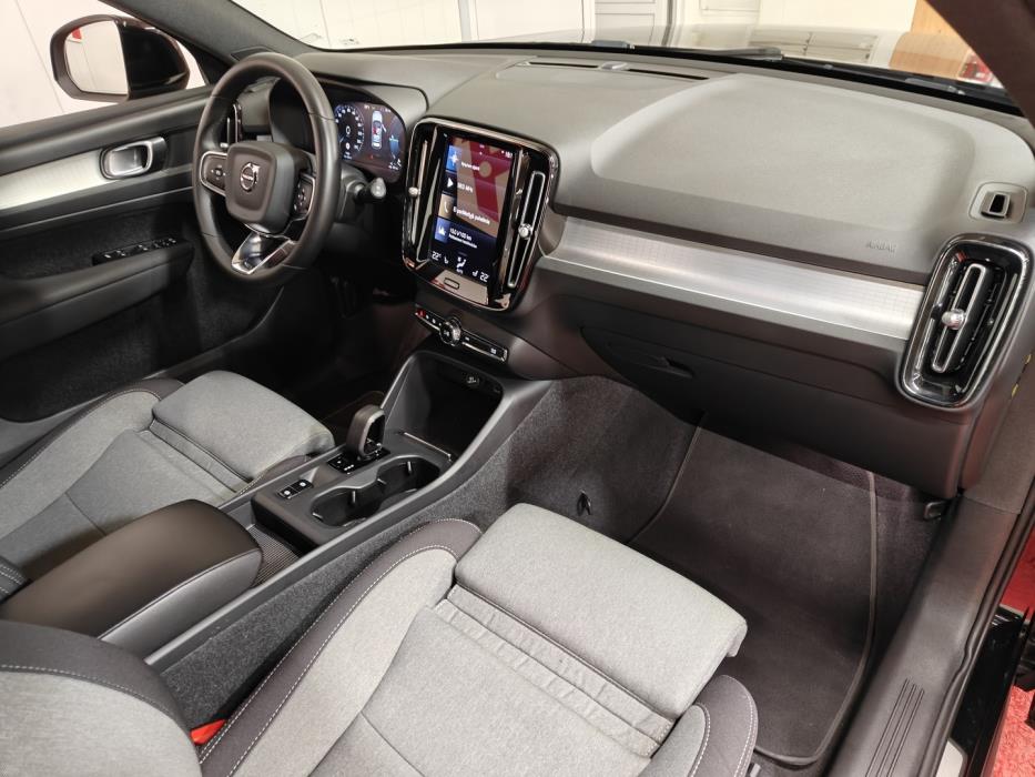VOLVO XC40 2023