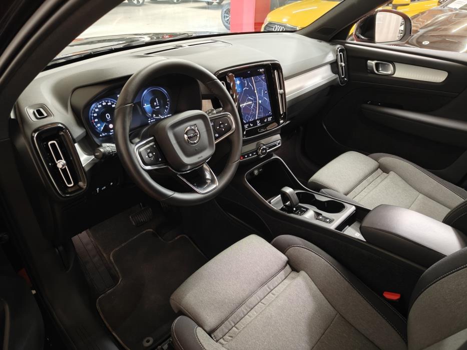 VOLVO XC40 2023