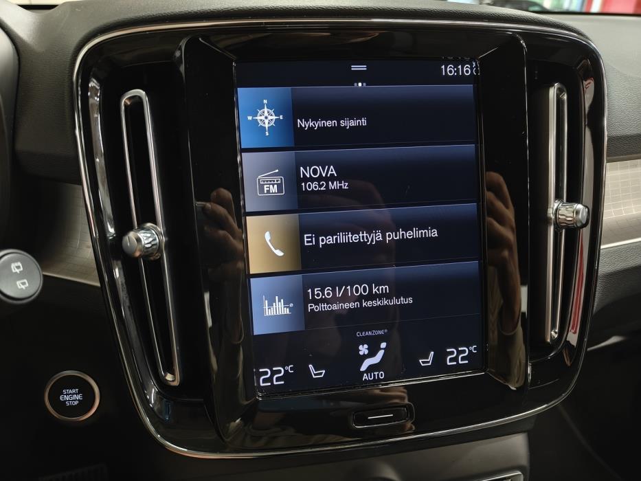 VOLVO XC40 2023