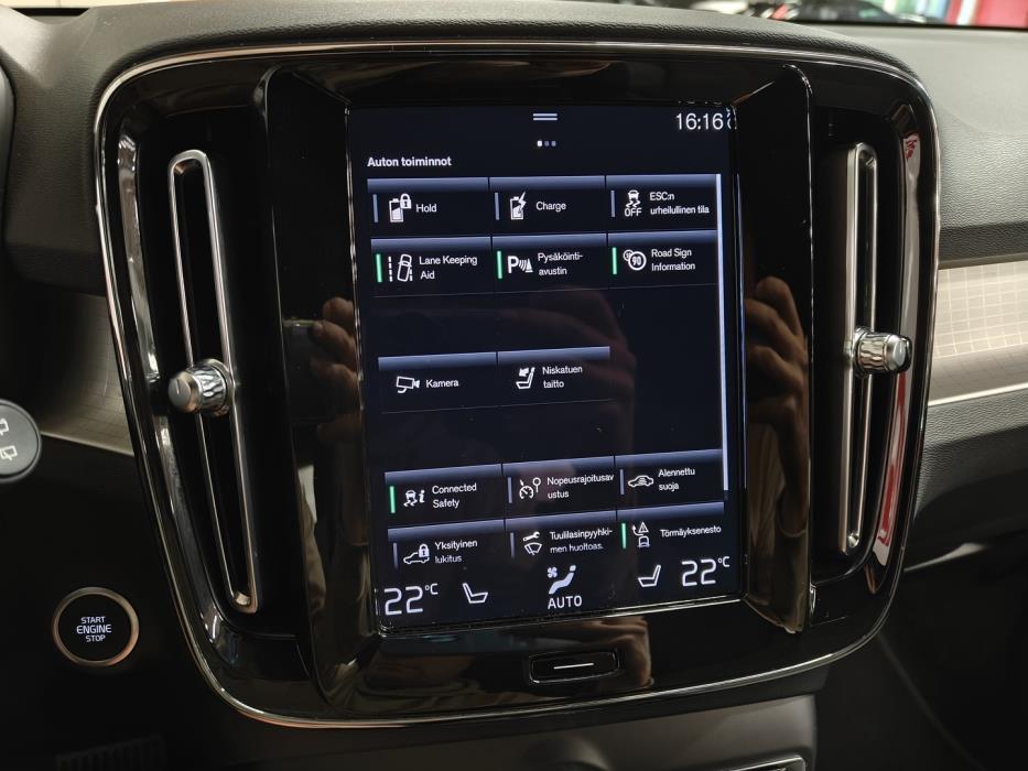 VOLVO XC40 2023