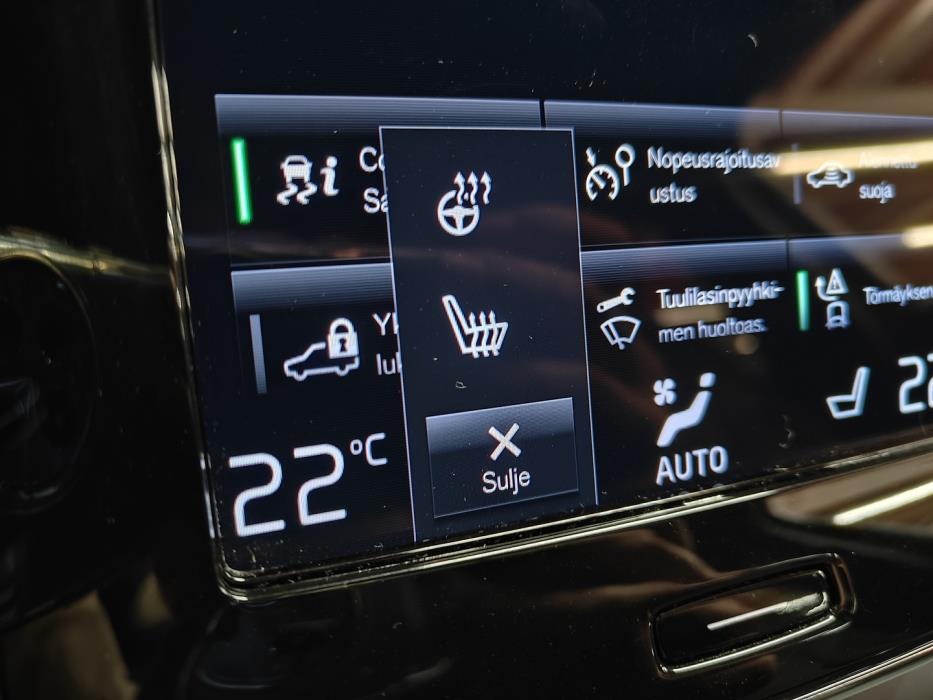 VOLVO XC40 2023