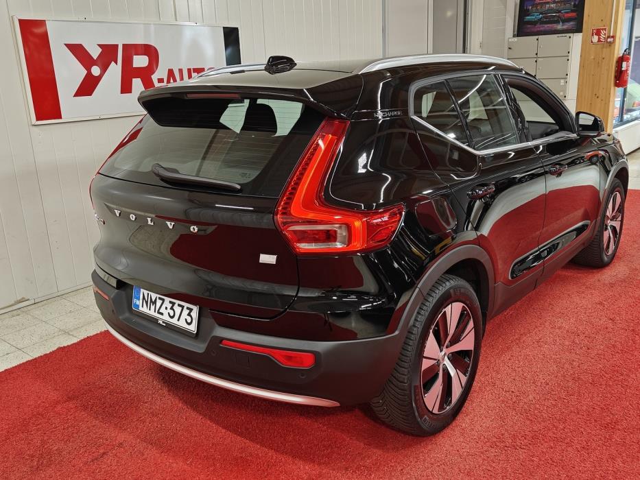 VOLVO XC40 2023