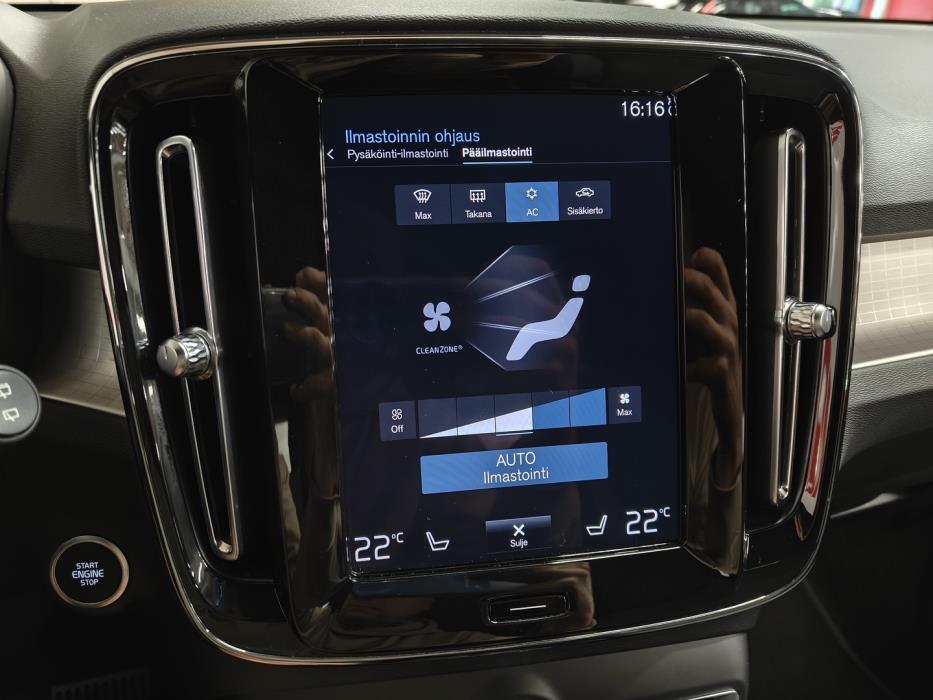 VOLVO XC40 2023