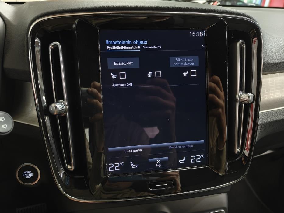 VOLVO XC40 2023