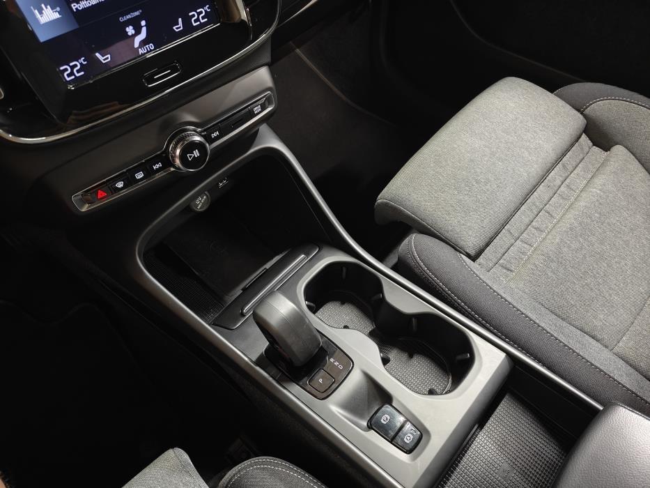 VOLVO XC40 2023