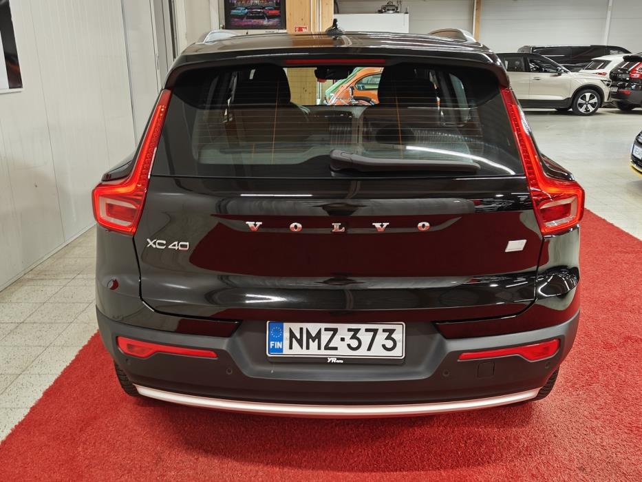 VOLVO XC40 2023