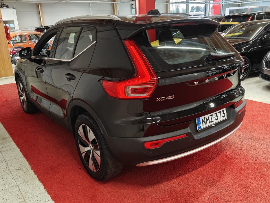 VOLVO XC40 2023