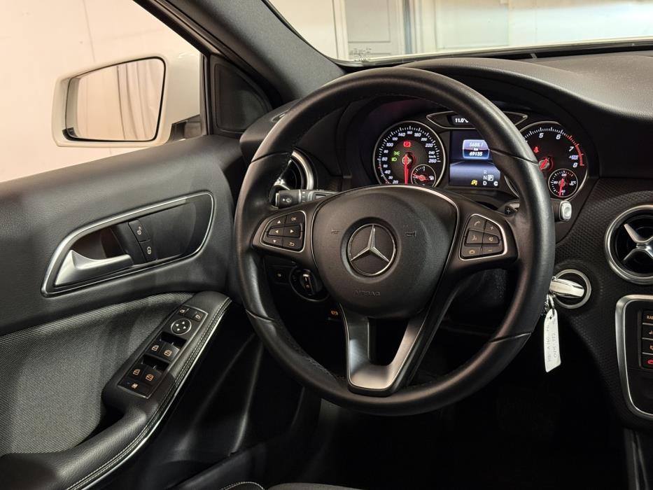 MERCEDES-BENZ A 2016