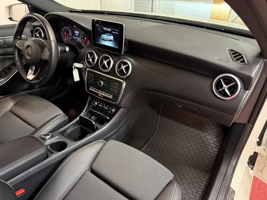MERCEDES-BENZ A 2016