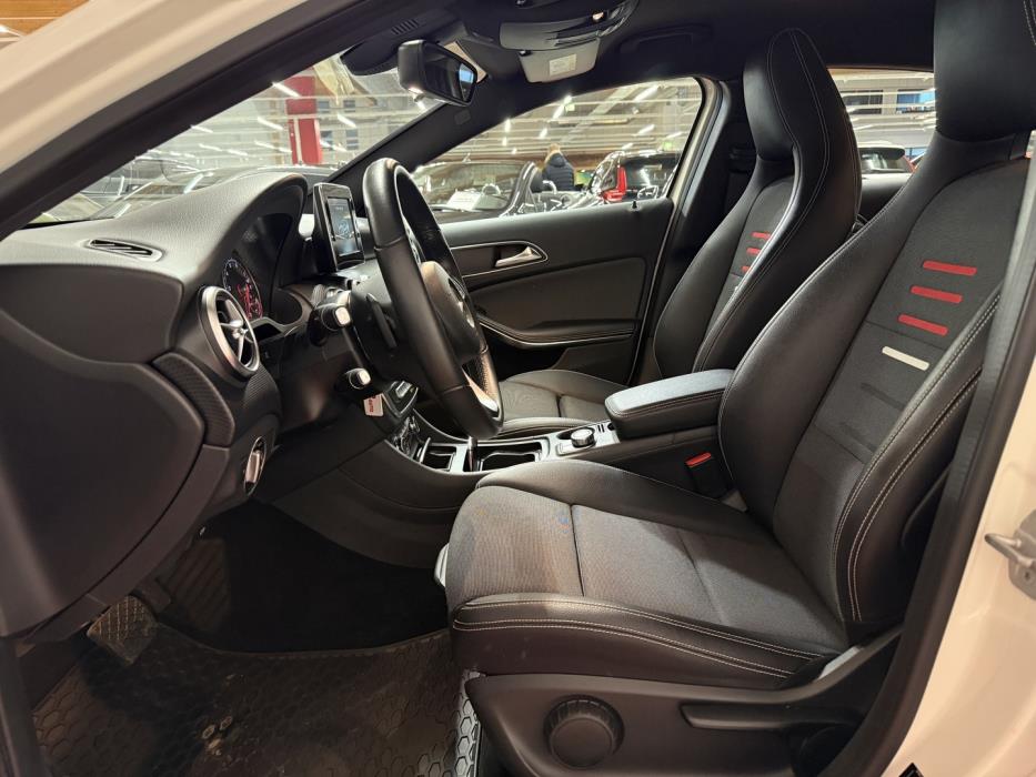 MERCEDES-BENZ A 2016