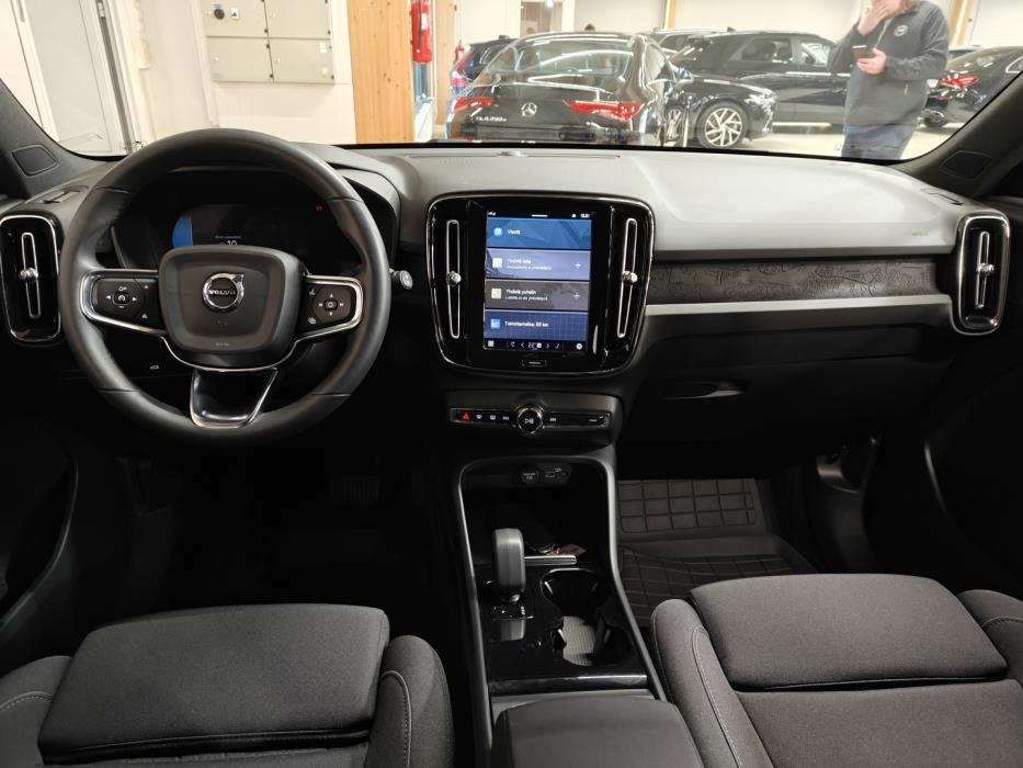 VOLVO XC40 2023