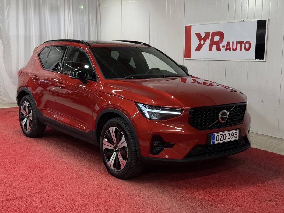 VOLVO XC40 2023