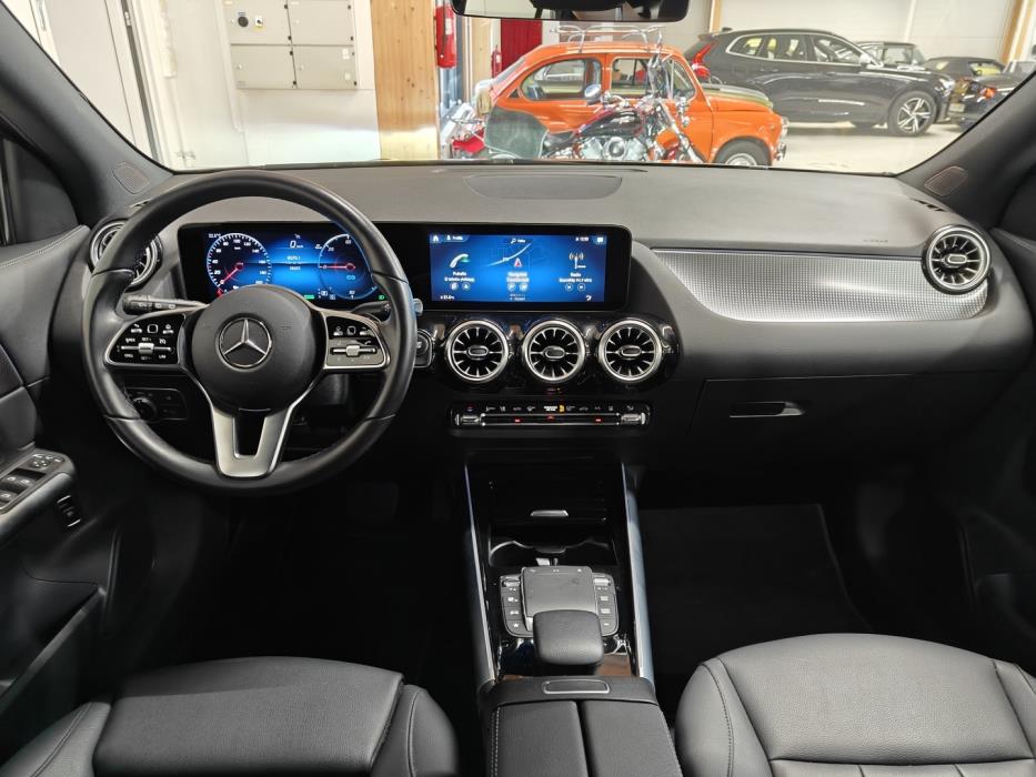 MERCEDES-BENZ EQA 2023