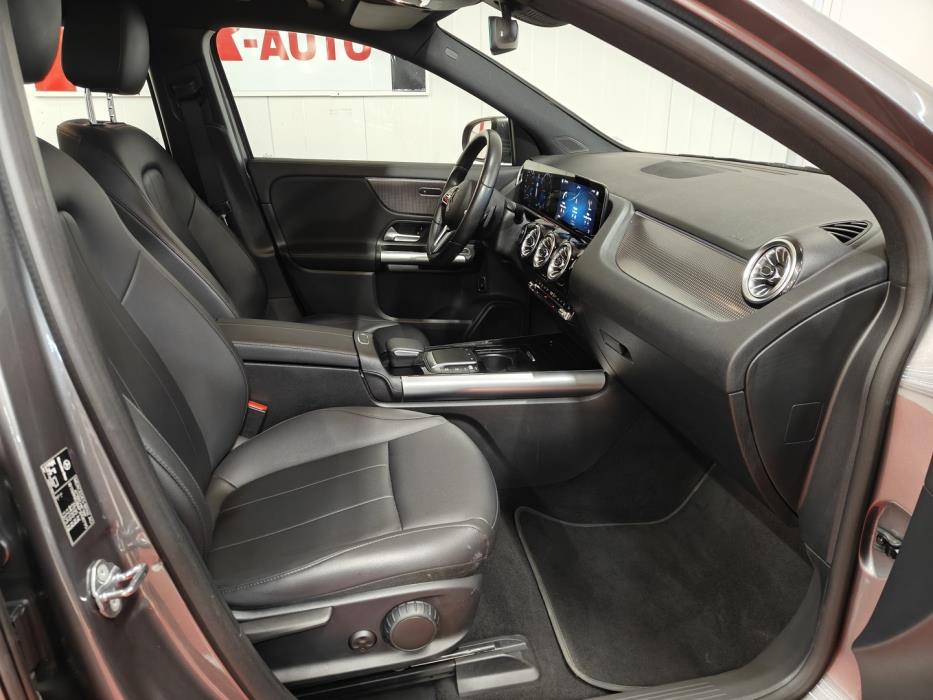 MERCEDES-BENZ EQA 2023