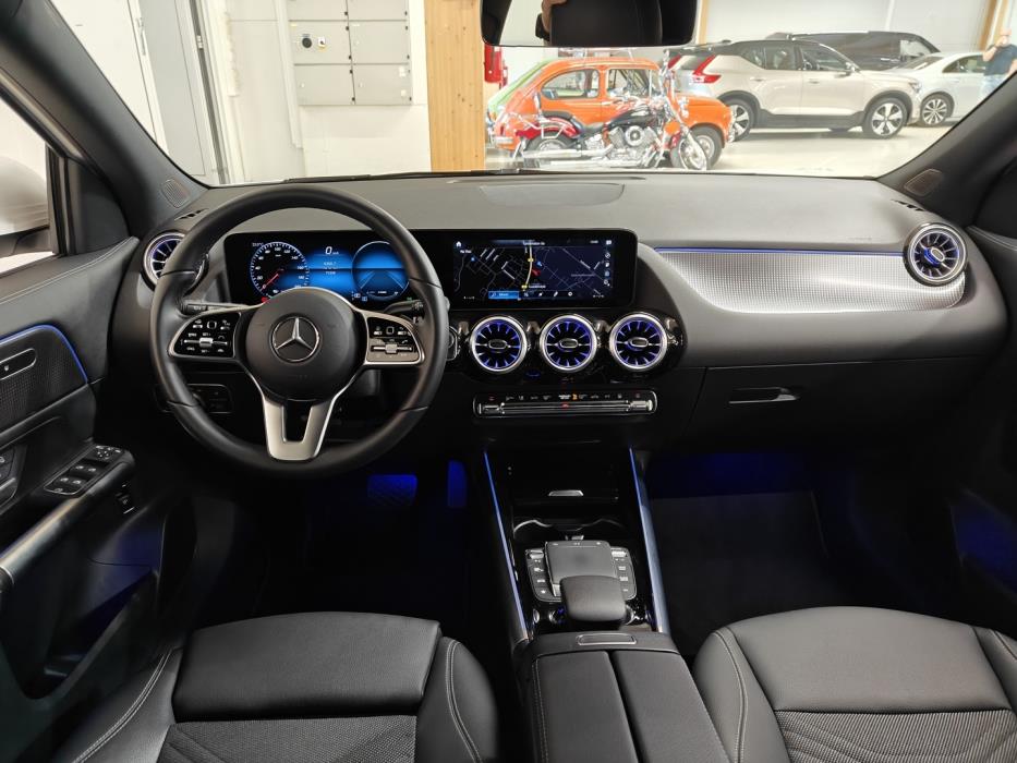 MERCEDES-BENZ EQA 2023