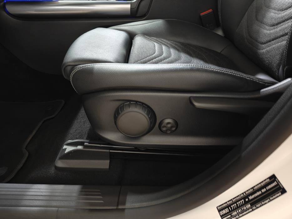 MERCEDES-BENZ EQA 2023