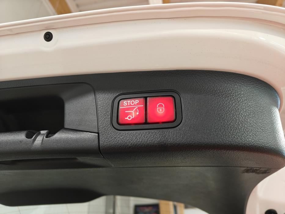 MERCEDES-BENZ EQA 2023