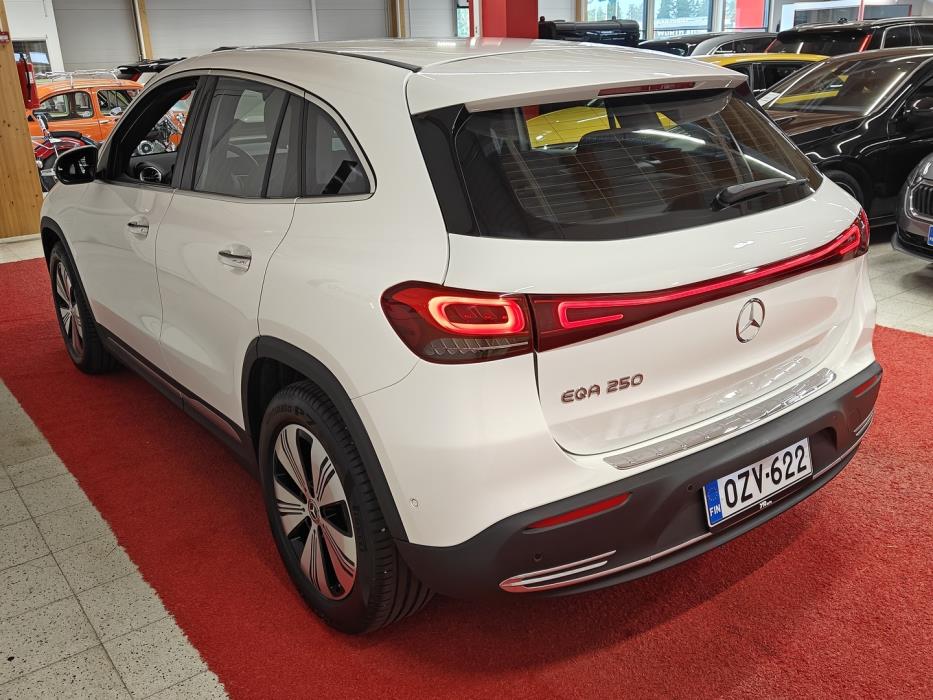MERCEDES-BENZ EQA 2023
