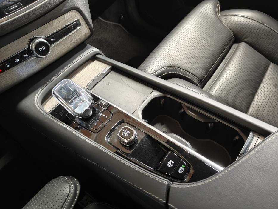 VOLVO XC90 2023