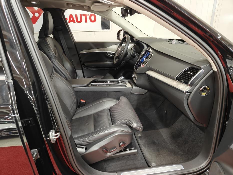 VOLVO XC90 2023