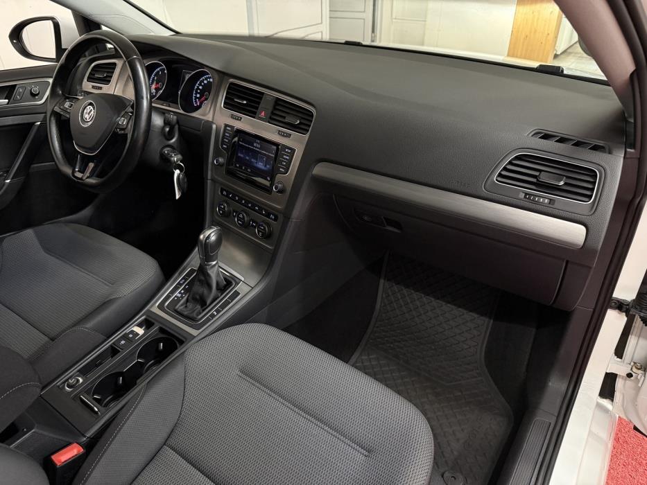 VOLKSWAGEN Golf 2015