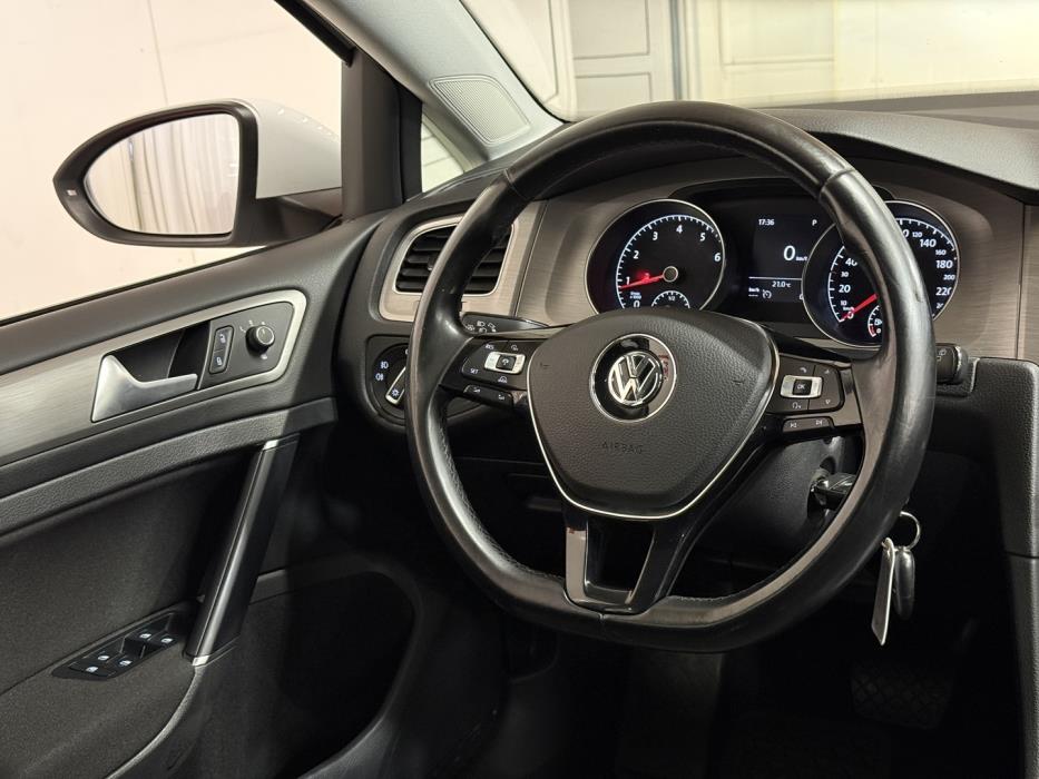 VOLKSWAGEN Golf 2015