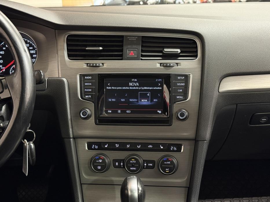 VOLKSWAGEN Golf 2015