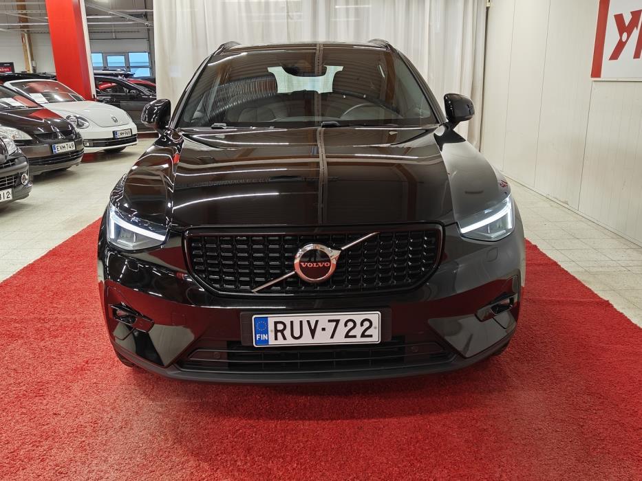 VOLVO XC40 2023