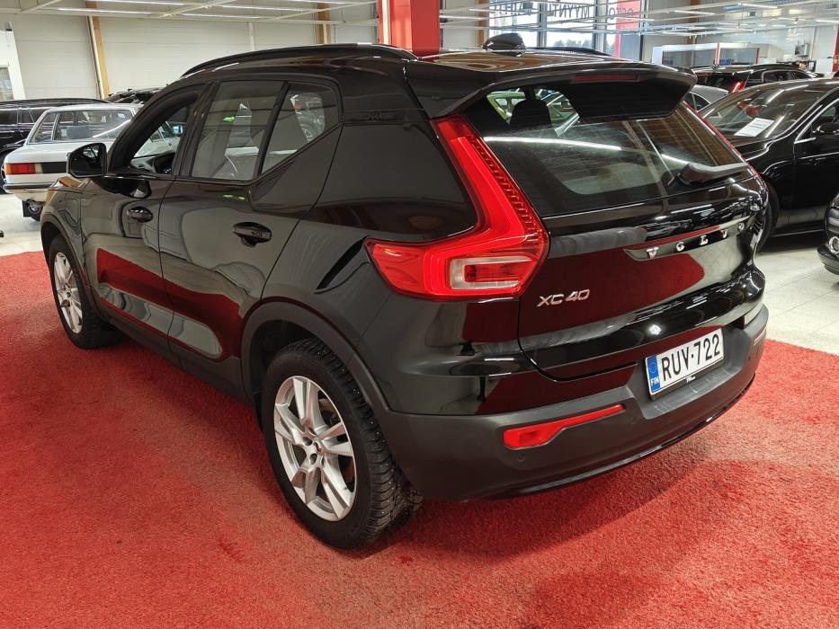 VOLVO XC40 2023