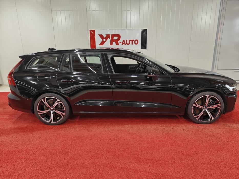 VOLVO V60 2023