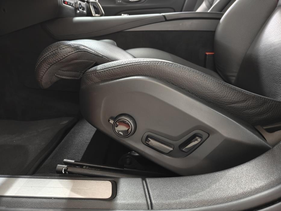 VOLVO V60 2023