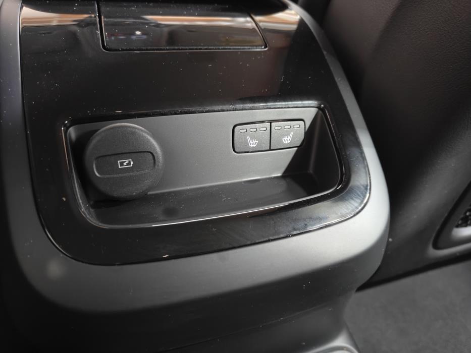 VOLVO V60 2023